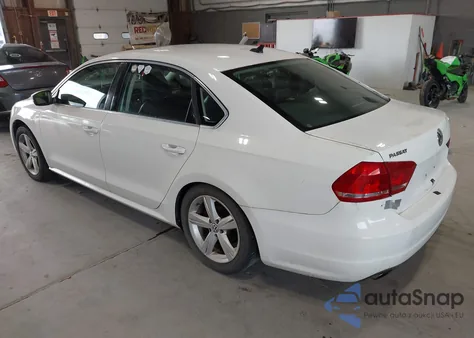 2014 Volkswagen Passat Se z USA, uszkodzony, nr VIN 1VWBT7A33EC072900